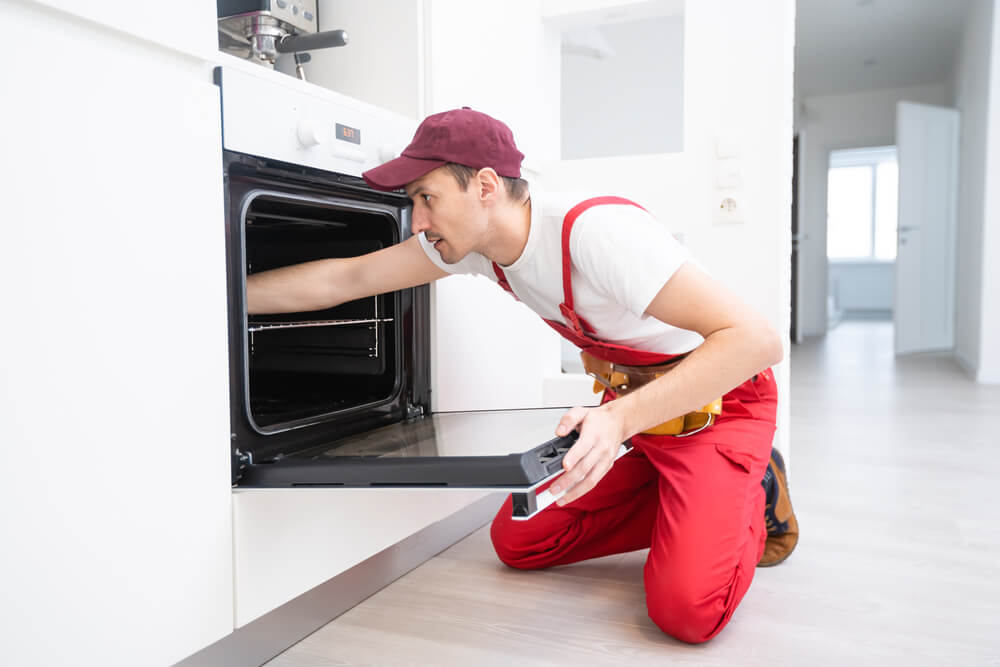 Výmena žiarovky v elektrickej rúre Bratislava HomeServis